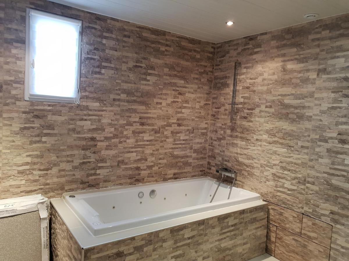 Gite Des Vernizeaux Le Creusot Bagian luar foto